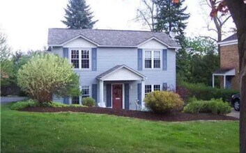 Building Photo - Pittsburgh - 3 Bedroom 1.5 Bathroom - Upda...