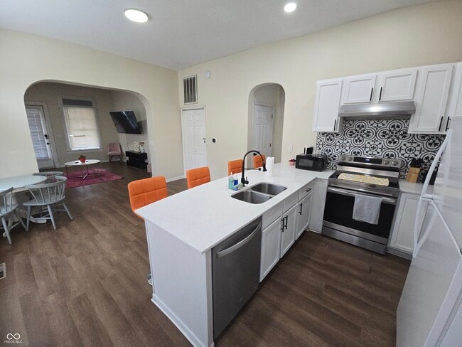 Building Photo - 1728 N Delaware St