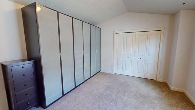 Building Photo - Beautiful Townhouse in Beaverton by Max Station!