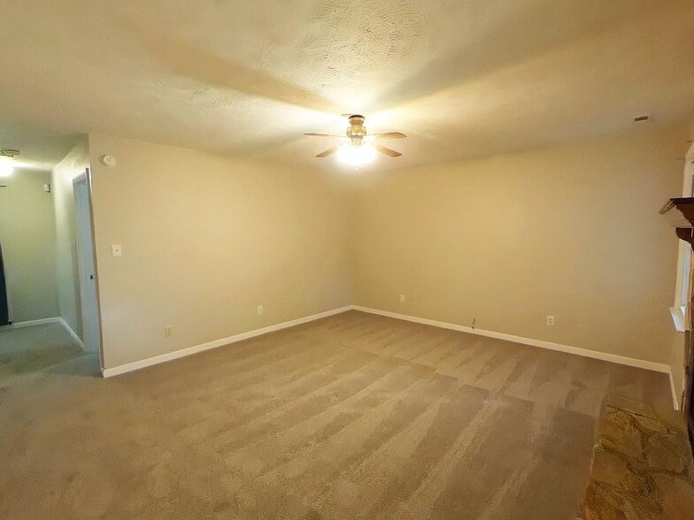 Building Photo - 7545 Fox Fern Dr