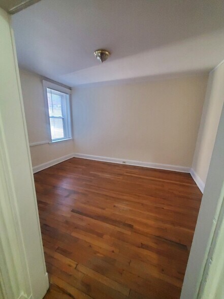 Building Photo - 364 Riverway