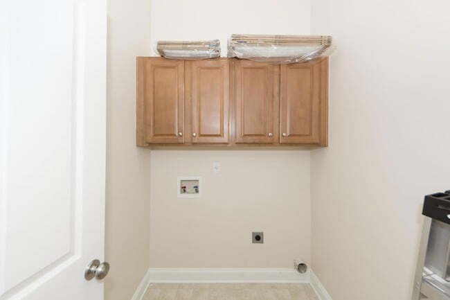 Building Photo - 302 White Gables Dr