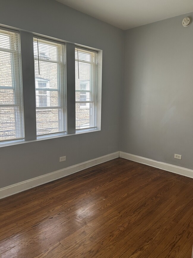 Building Photo - 8415 S Ingleside Ave