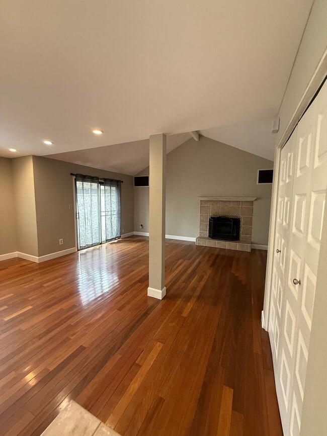 Building Photo - 1230 Searchlite Ct