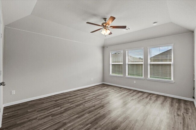 Building Photo - 4302 Fenwick Rd