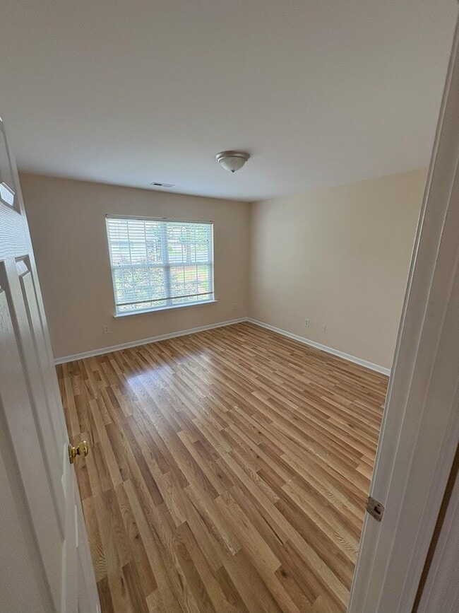 Building Photo - Centrally located Townhouse in Charlotte