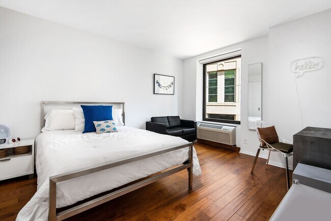 Building Photo - 40 E Delaware Pl