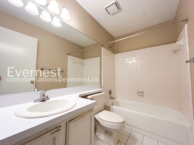 Building Photo - Spacious 2 Bed, 2 Bath Condo with Modern Amenities / No Pets Allowed / Available No!