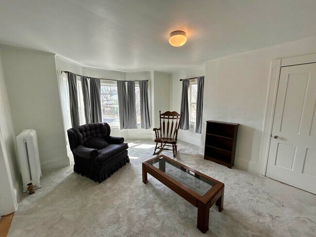 Building Photo - 61 Silver St