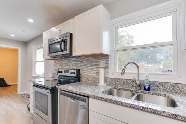 Building Photo - 1011 Robinson Rd