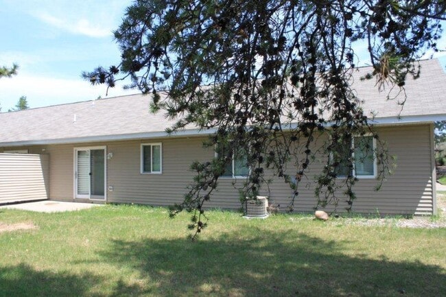 Building Photo - 3 Bedrooms, 1 Bathroom Single Family Home on End in Brainerd, MN w/2 car attached garage