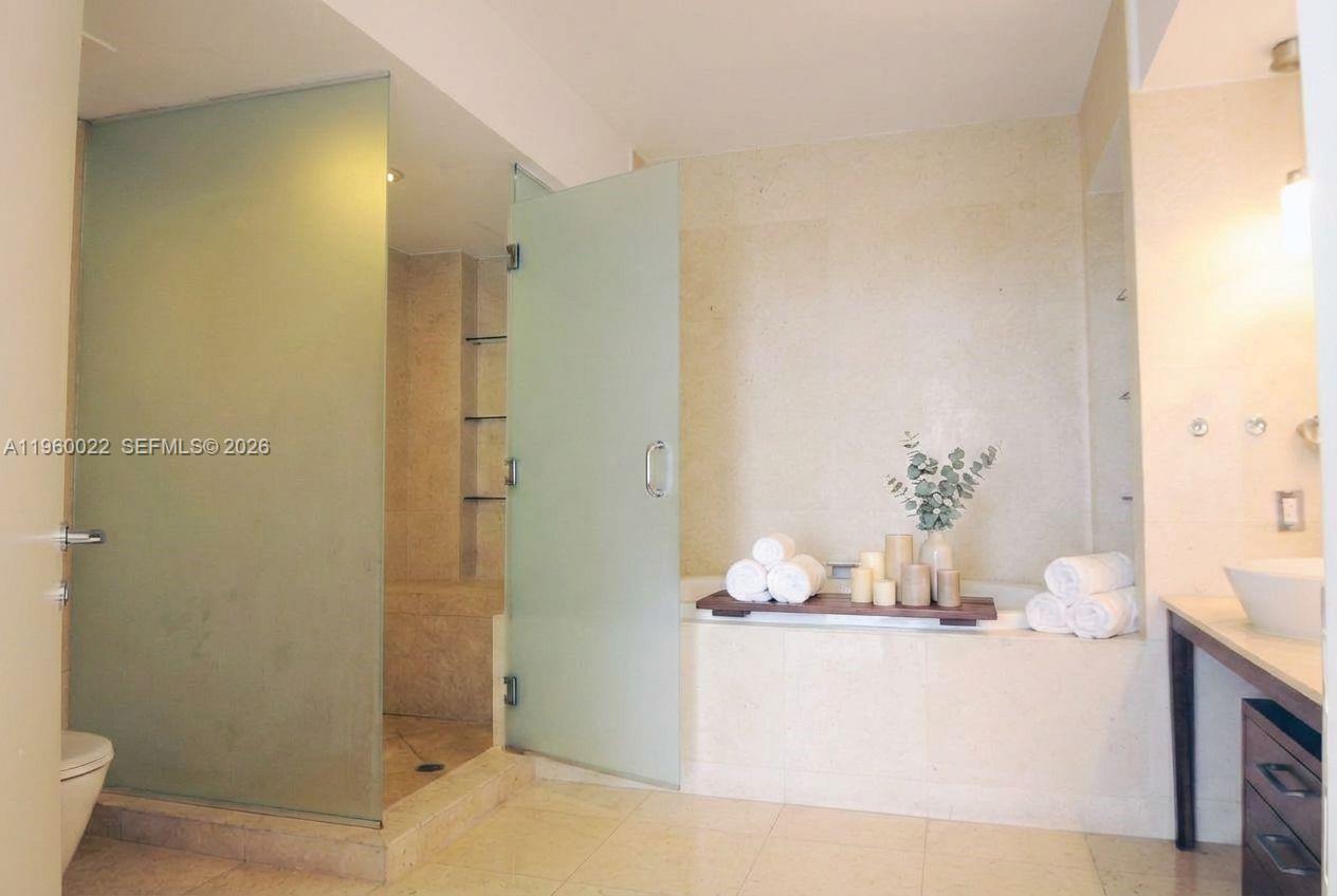 Building Photo - 450 Alton Rd