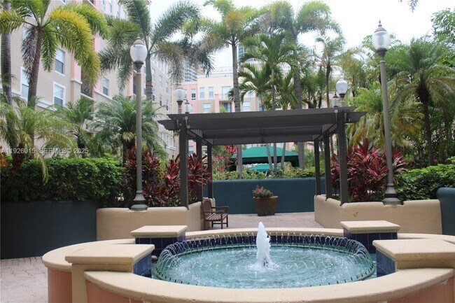 Building Photo - 520 SE 5 Ave