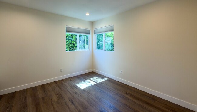 Building Photo - 1346  S Dunsmuir Ave -1/2