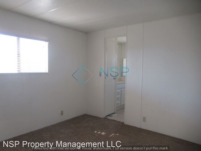 Building Photo - 2 br, 1.5 bath House - 3138 Lake Drive