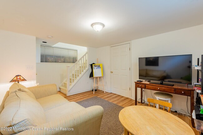 Building Photo - 303 Bell Pl