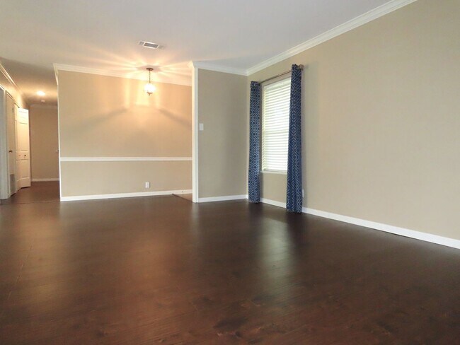 Building Photo - South Tyler! Lovely 3 Bedroom, 2 Bath Hous...