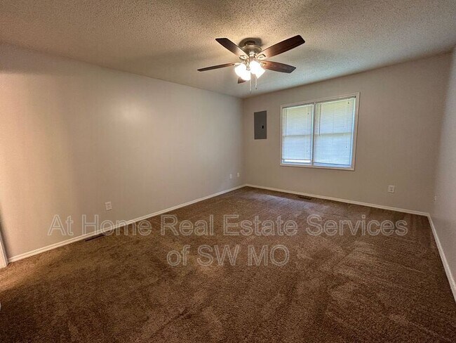 Building Photo - 4146 S Parkcrest Ave