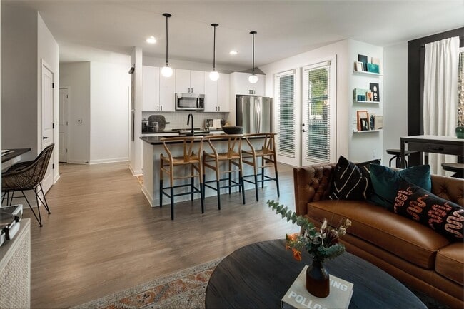 Building Photo - 2403 Mall Dr