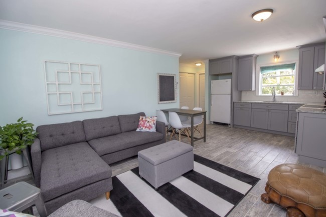 Building Photo - 1352 Cooper Dr