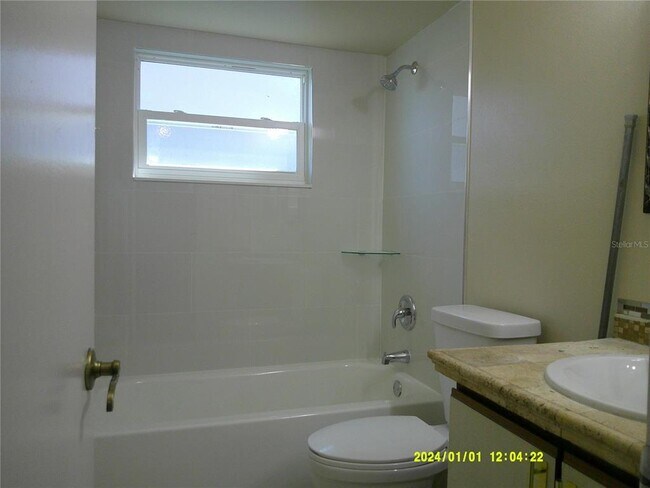 Building Photo - 818 Vermont Woods Ln