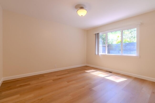 Building Photo - 1384 Rosita Rd