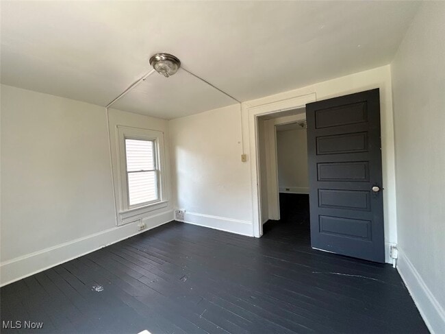 Building Photo - 1392 Hart St