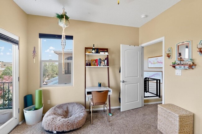 Building Photo - Sawmill District Townhouse 2/BD2/Story 2.5...