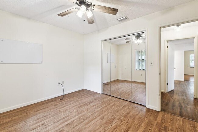 Building Photo - 1102 Shadowbrook Dr N