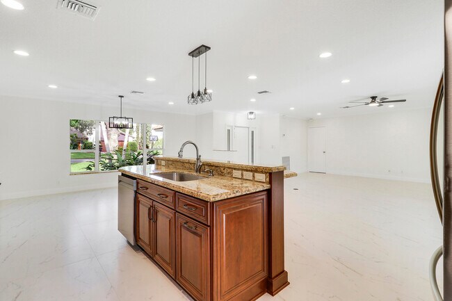 Building Photo - 100 SW 15th Ct