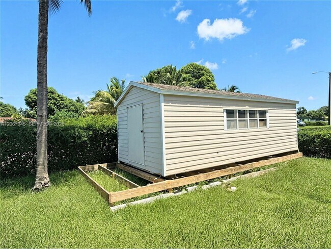 Building Photo - 1740 NW 126th St