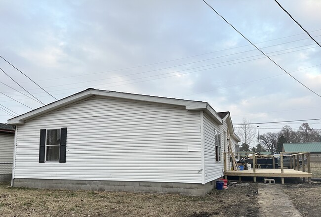 Building Photo - 822 Emison Ave