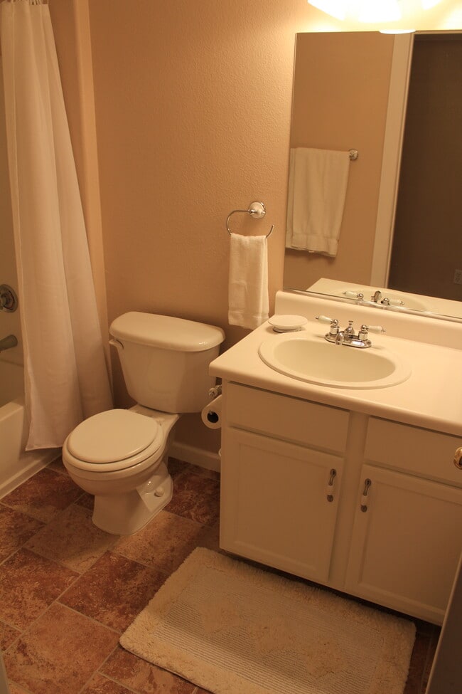 Building Photo - 950 Seven Hills Dr