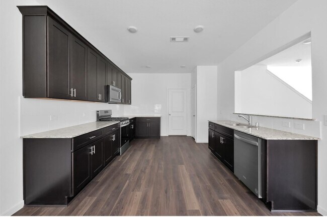 Building Photo - 10573 Pineland Dr