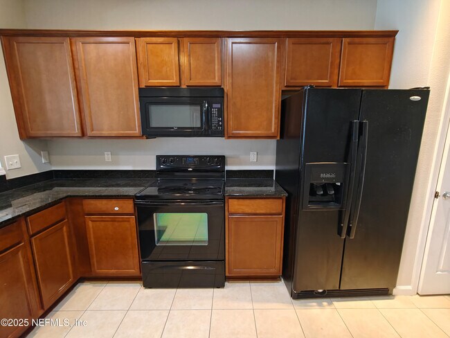 Building Photo - 6918 Roundleaf Dr