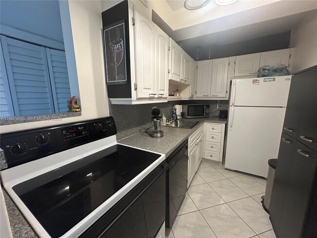 Building Photo - 121 Golden Isles Dr