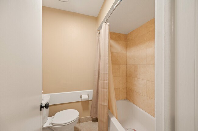 Building Photo - 18107 Shadow Valley Dr