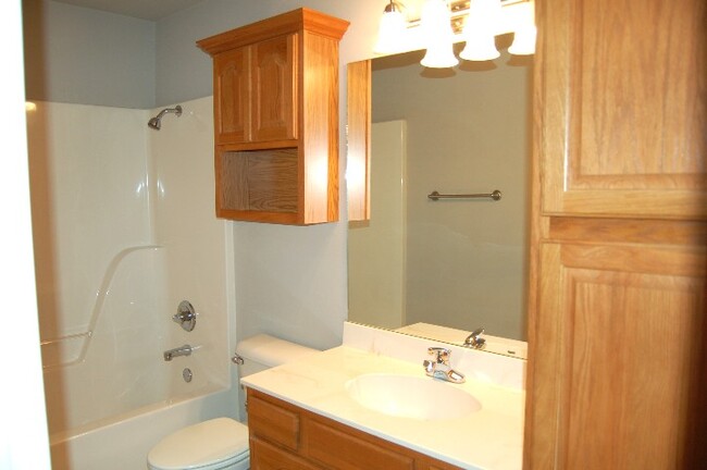 Hall Bath - 6210 W Milliken Bnd