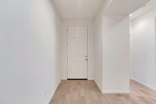 Building Photo - MOVE IN READY!! 3 BEDROOM 2 BATH HOME
