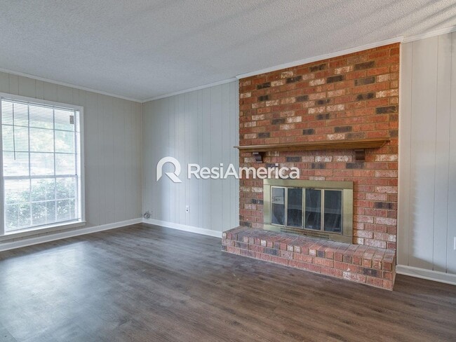 Building Photo - Large, Renovated 3BR/3B Home in 38125!