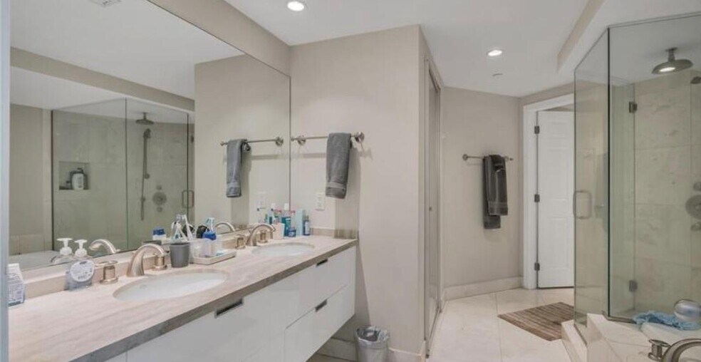 Building Photo - 9401 Collins Ave