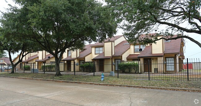 Oak Trails Townhomes Houston, TX Apartment Finder