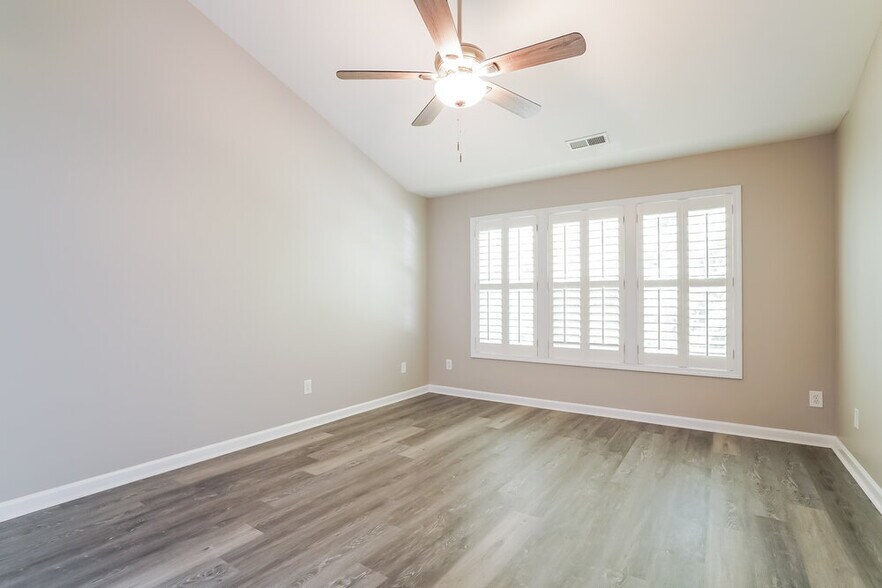 Building Photo - 8137 Marshall Brae Dr