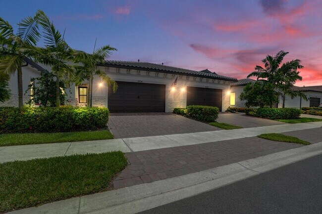 Building Photo - 8334 W Blue Spring Dr