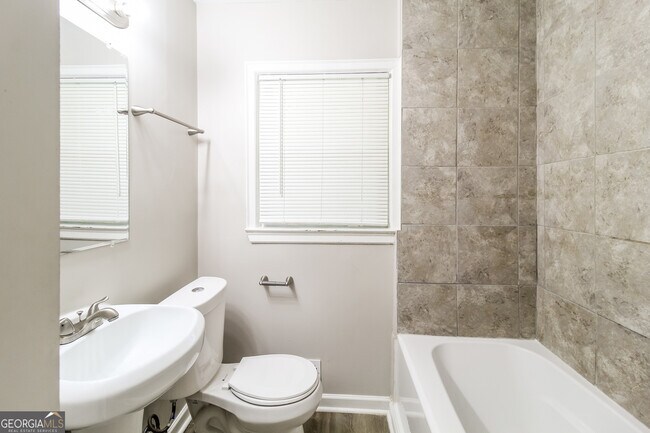 Building Photo - 3717 Loren Dr
