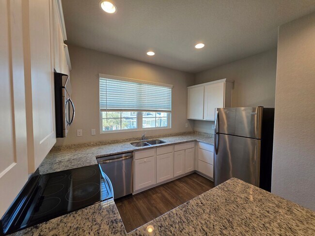 Building Photo - Townhome for Rent
