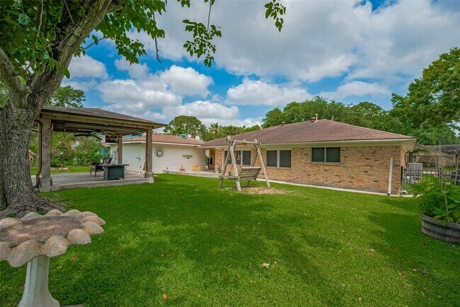 Building Photo - 15222 Torry Pines Rd