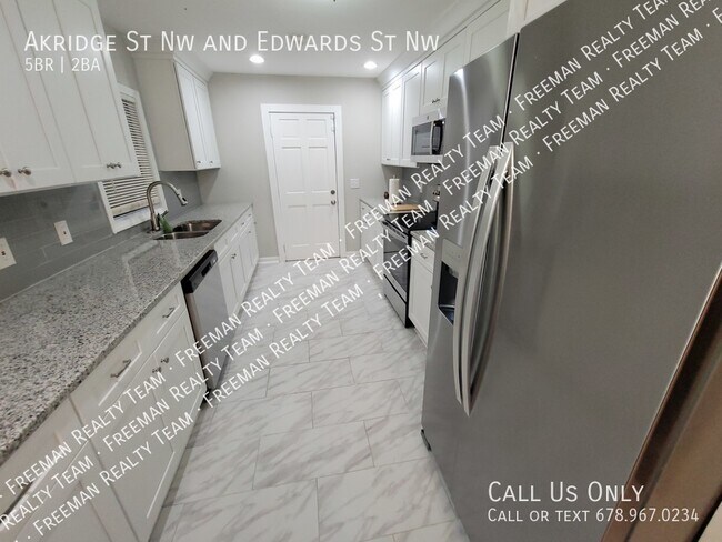 Building Photo - 1471 Akridge St NW