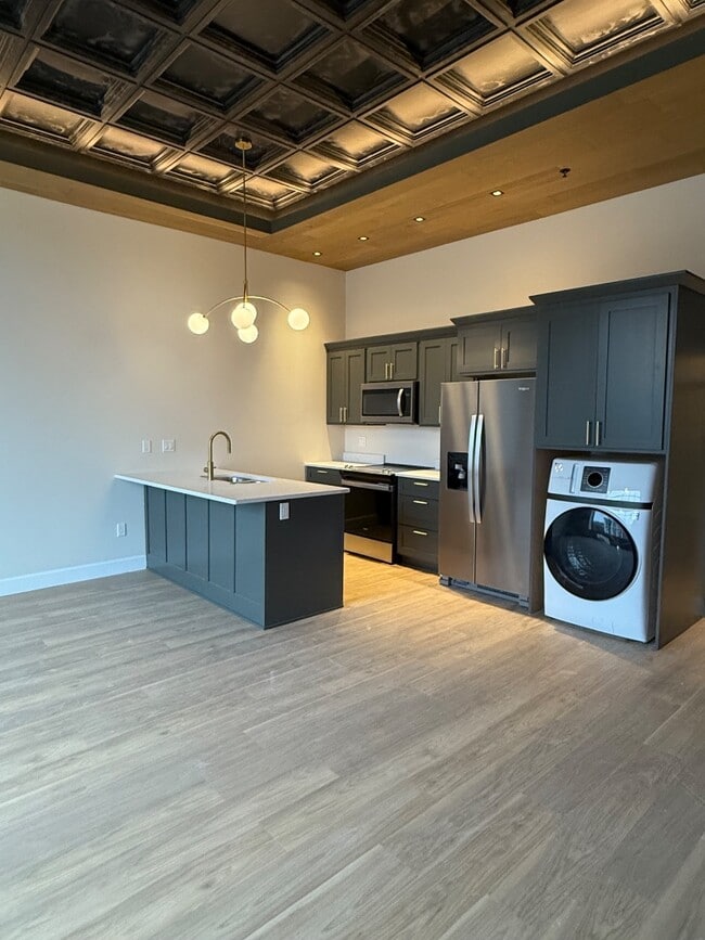 Building Photo - 309 N 6th St