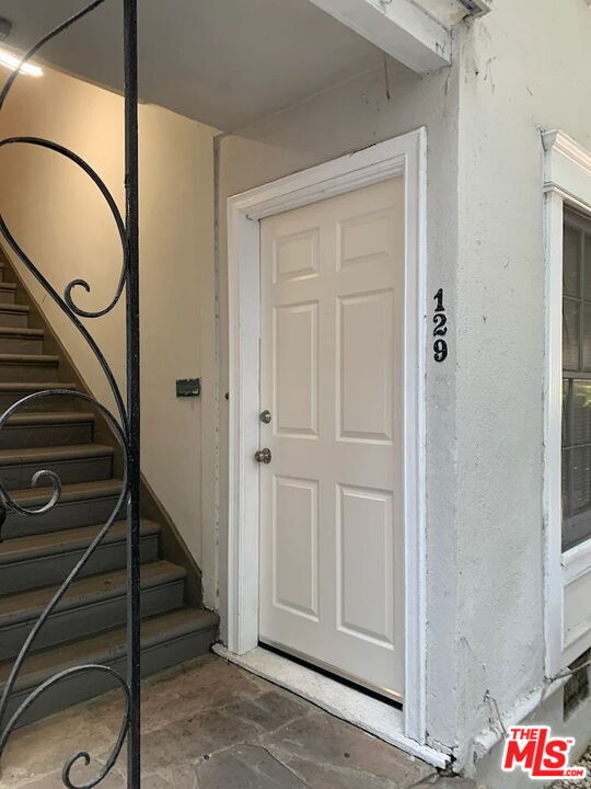 Building Photo - 127 N Doheny Dr